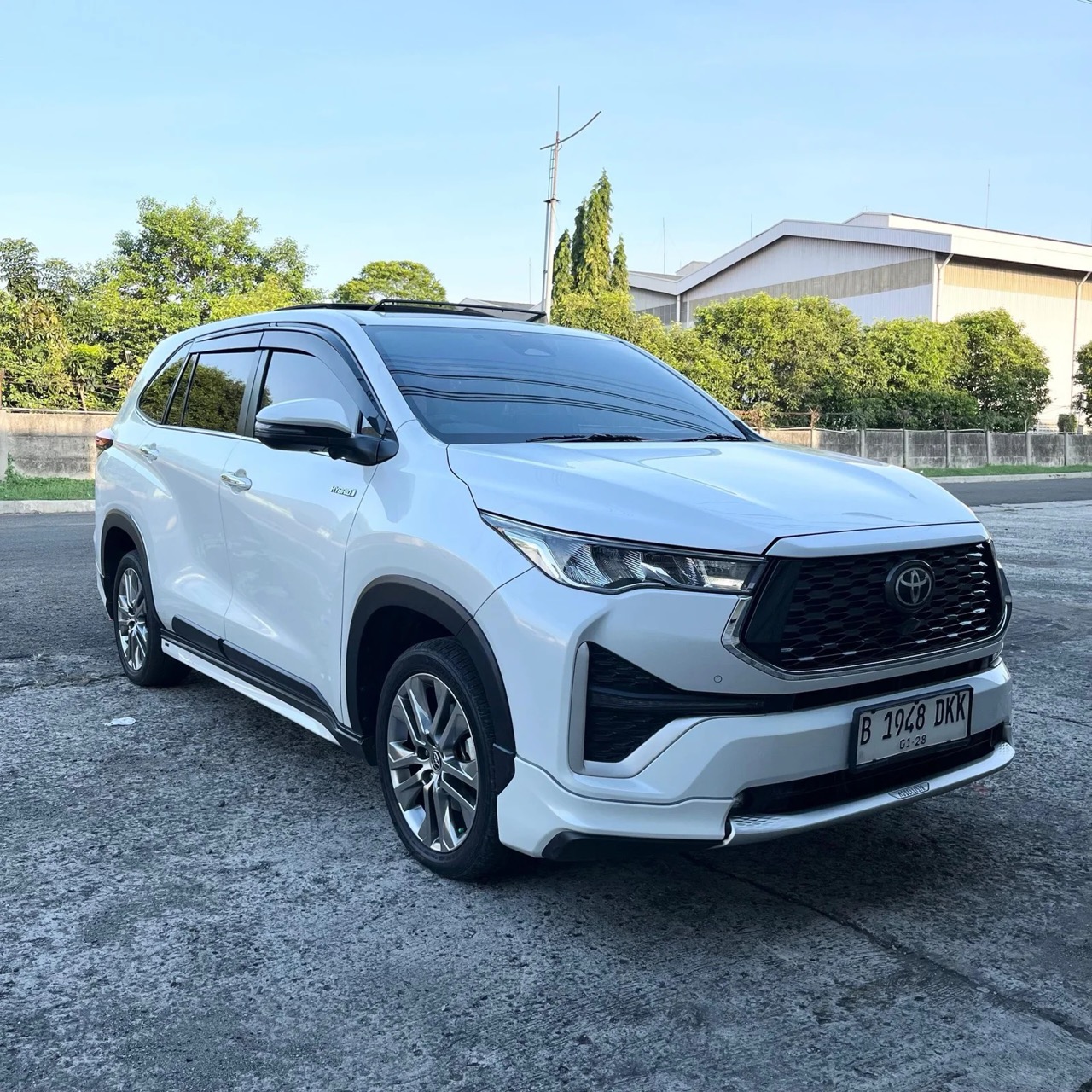 Toyota Zenix Q Hybird Automatic