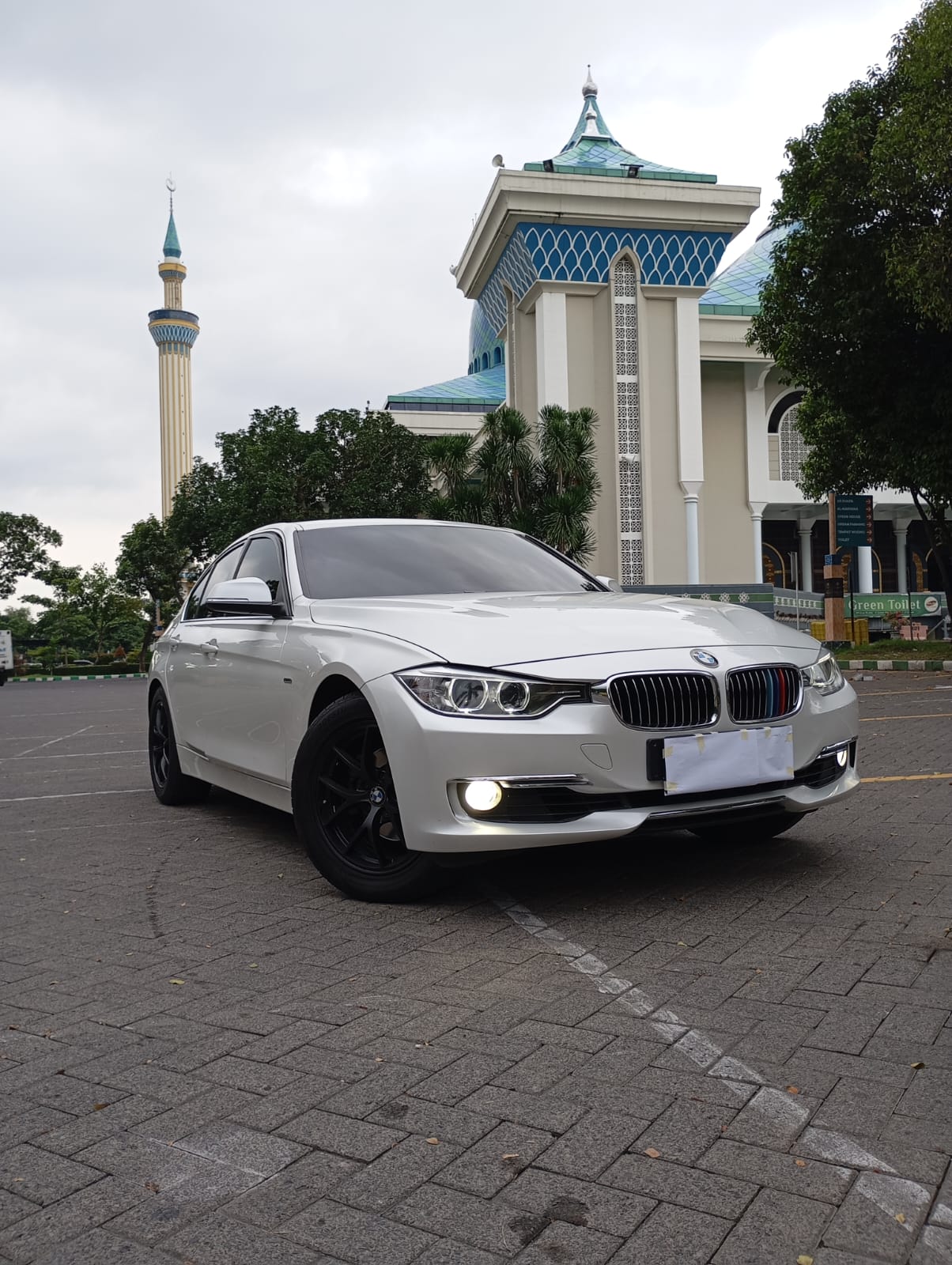 Bmw 320i At Luxury