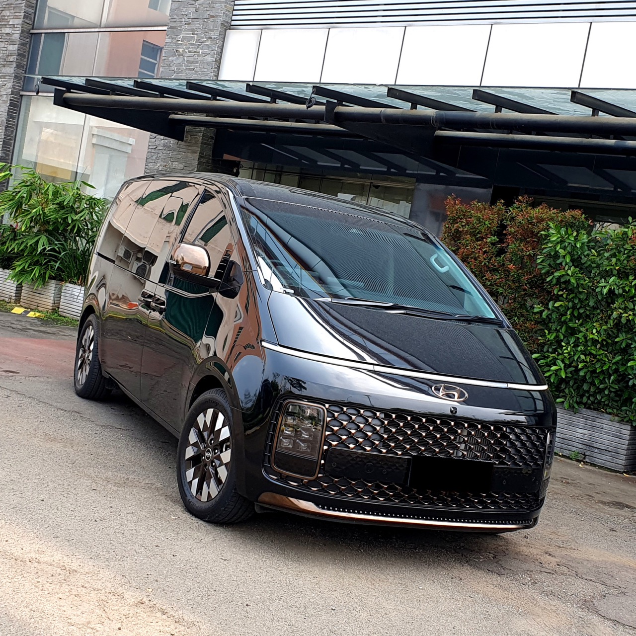 Hyundai Staria 2.2l 2wd Signature Automatic