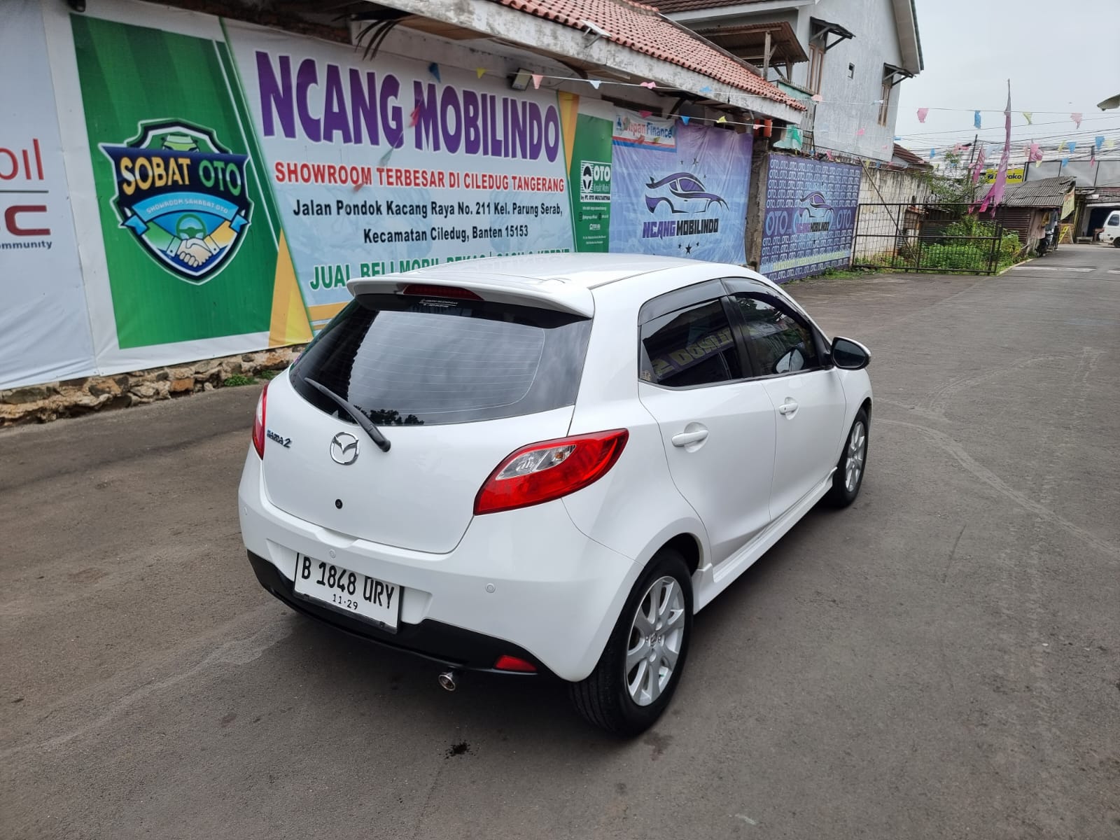 Mazda 2 Putih